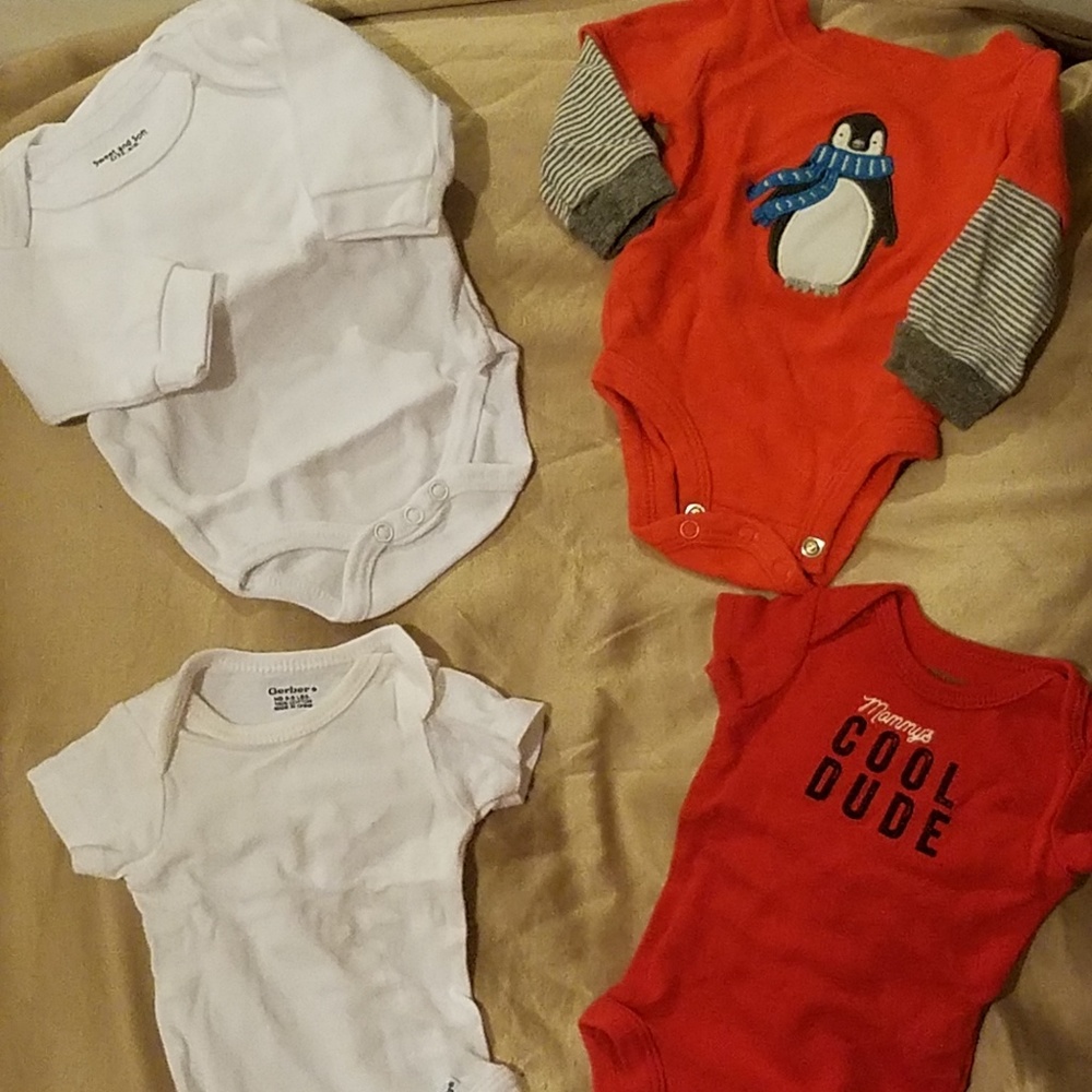 6 baby boy's onesies. Mixed brands.